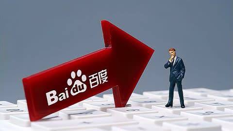 女子耳骨增生自己用钳子剪掉